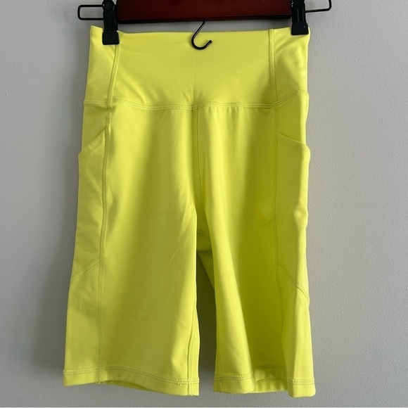 NWT NEW Figs Performance Biker Shorts with Pockets - Picture 1 of 4